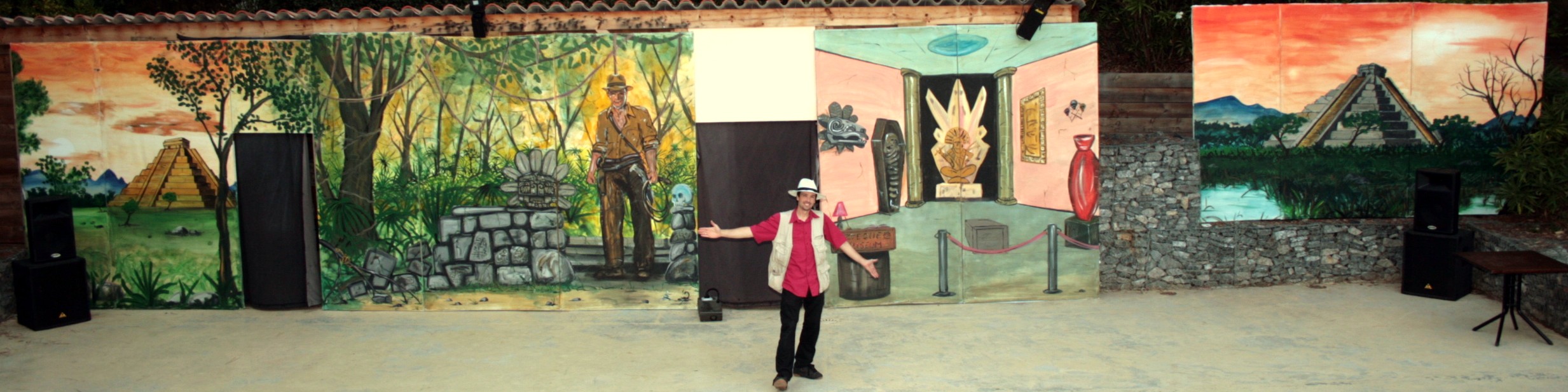 décor d'un spectacle sur indiana jones chez les incas